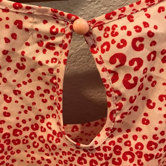 Size small sleeveless just above knee length dress. Keyhole back. Light material - Picture 4 of 6